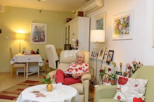 Rafi-Oldagehome9-5-180665Med